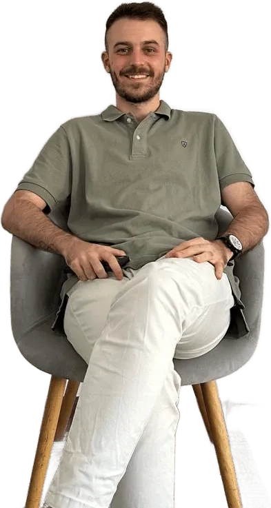 Adrián Garrido, psicólogo y cofundador de Grupo Telos, en la consulta