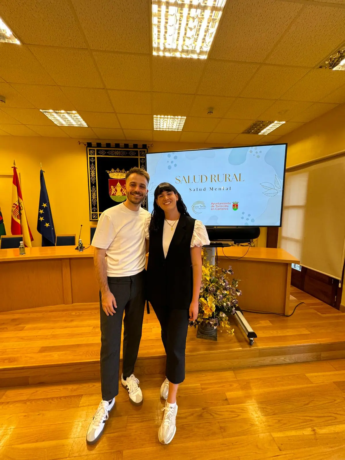 Raquel Beraiz y Adrián Garrido, fundadores de Grupo Telos, en la charla «Salud rural · Salud mental» de Torrecilla en Cameros